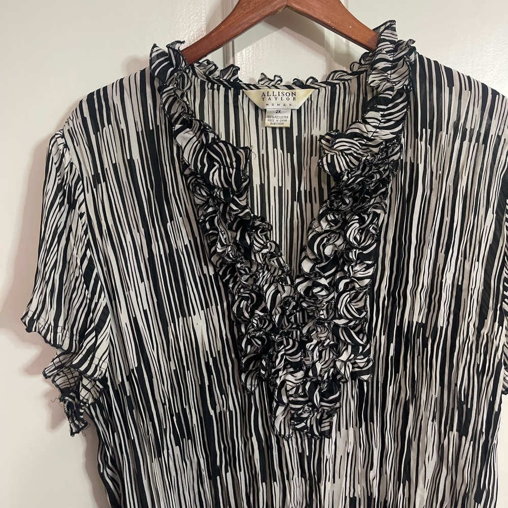 Allison Taylor Women’s Black White Abstract Print Notch Neck Ruffles Blouse - Picture 3 of 8